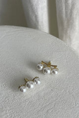 Eva Three Pearl Earrings Gold